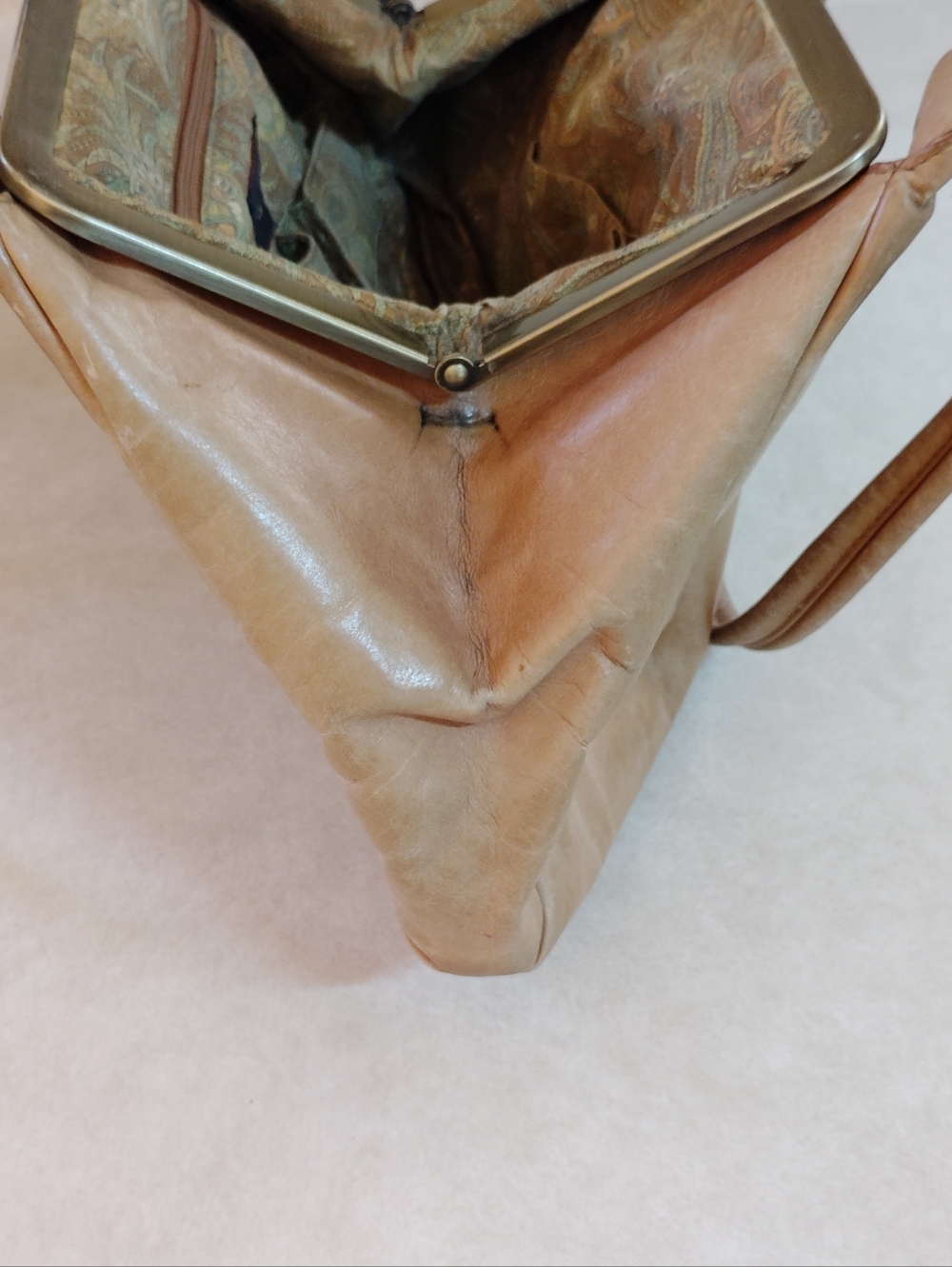 HOBO Soft Tan Leather Shoulder Bag - Picture 7 of 9
